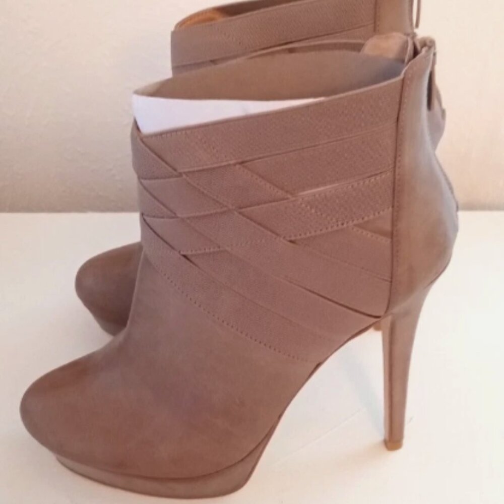Colin Stuart Ankle Booties NUDE Size 8M